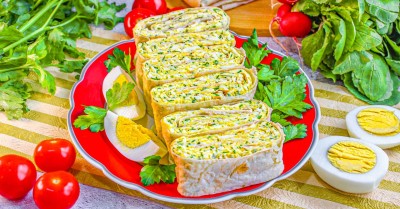 Рулет из лаваша с яйцом и сыром