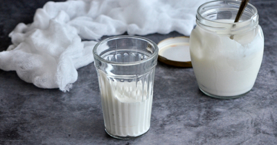 Как заменить молоко сметаной