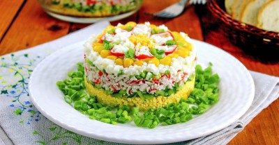 Салат крабовые палочки кукуруза огурец
