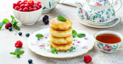 Пышные сырники с манкой на сковороде классические