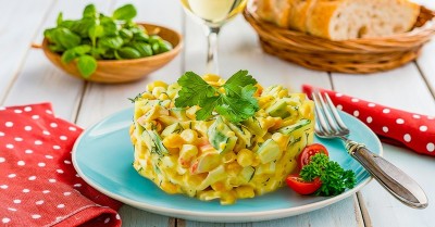 Салат с крабовыми палочками огурцом и яйцом