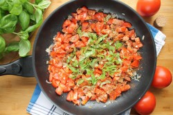 спагетти с сыром и помидорами рецепт с фото пошагово. pasta s pomidorami i parmezanom i balzamicheskim uksusom 1614838626 4 min. спагетти с сыром и помидорами рецепт с фото пошагово фото. спагетти с сыром и помидорами рецепт с фото пошагово-pasta s pomidorami i parmezanom i balzamicheskim uksusom 1614838626 4 min. картинка спагетти с сыром и помидорами рецепт с фото пошагово. картинка pasta s pomidorami i parmezanom i balzamicheskim uksusom 1614838626 4 min. Очень вкусно и просто, ужин на скорую руку для всей семьи! Спагетти с сыром и помидорами вы приготовите за 15 минут. Это идеальное блюдо для ужина, настоящая гармония вкуса. И делается фантастически просто, справится даже ребенок. Продукты можно заменять и добавлять новые, получая новые сочетания.