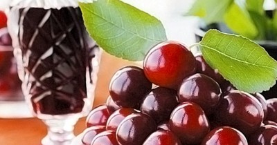 Плодовое вино из черешни с лаворвым листом и гвоздикой