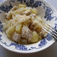 Тушеная картошка с мясом и квашеной капустой