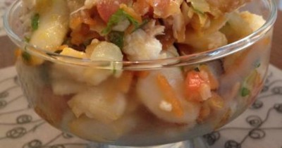 Салат рыбный с фасолью и овощами
