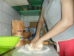 Пельмени с креветкой рецепт. pelmeni s krevetkami i syrom 1406318067 fe 2 min. Пельмени с креветкой рецепт фото. Пельмени с креветкой рецепт-pelmeni s krevetkami i syrom 1406318067 fe 2 min. картинка Пельмени с креветкой рецепт. картинка pelmeni s krevetkami i syrom 1406318067 fe 2 min. Конечно же, в любом магазине города можно купить пельмени, но таких вы точно не найдете на прилавках. Оригинальная начинка этого блюда делает его вкус неповторимым, экзотическим и волшебным.