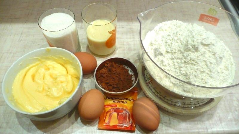 Мука сахар яйца подсолнечное масло. Сгущенка яйца мука разрыхлитель. Пирог мука с маслом кефиром и майонезом. Яйцо мука сахар рецепт на сковороде с маслом. Яйцо коржа.