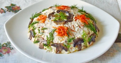 Салат с курицей корейской морковью и грибами