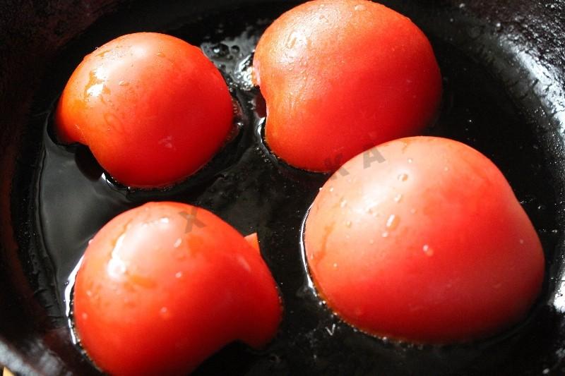 Рецепт жареных помидор с чесноком. Жареные помидоры. Пассированные помидоры. Помидоры жареные с чесноком на сковороде. Жареные помидоры с чесноком.