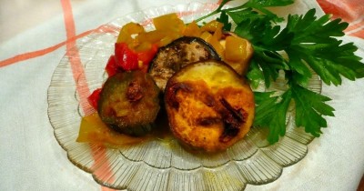 Баклажаны в духовке с болгарским перцем, куркумой и специями