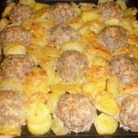 Мясо в духовке с картошкой