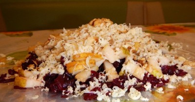 Салат из свеклы и груши с сыром
