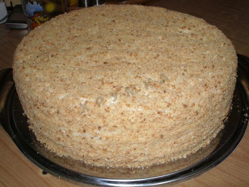 Торт посыпанный крошкой. Коржи из песочного теста для торта. Торт из крошки теста. Песочный торт сюрприз.