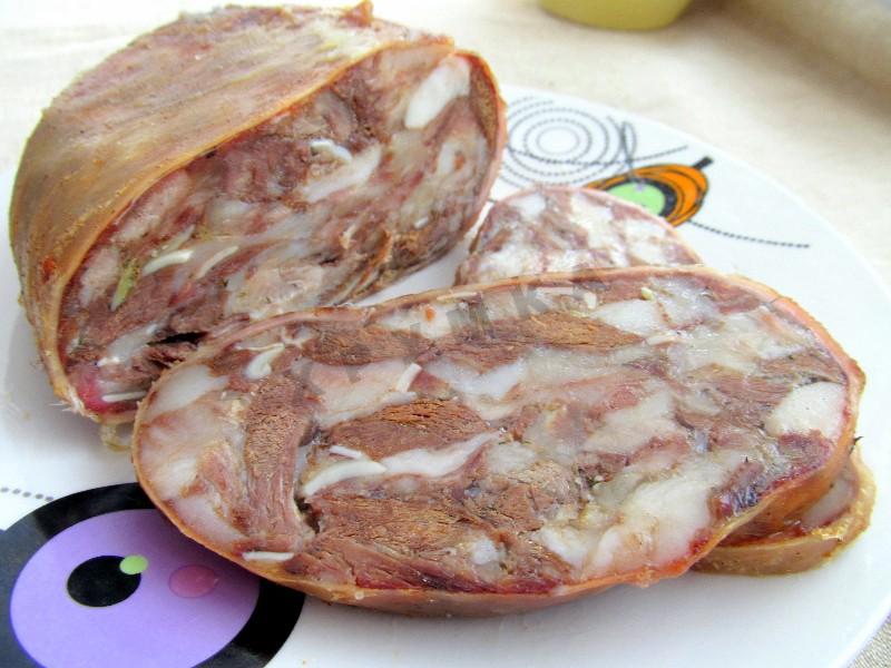 Колбаса из рульки свиной в бутылке рецепт с фото пошагово
