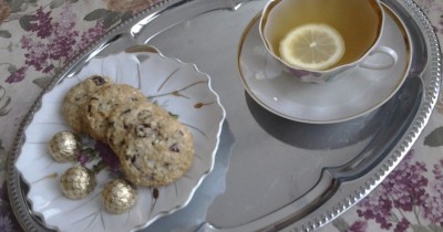 Печенье овсяное с орехами шоколадом и сушеной клюквой