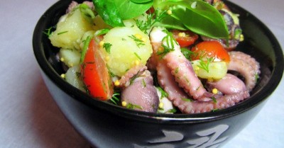 Теплый салат с осьминогами
