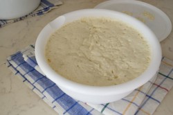 оладьи на кислом молоке и дрожжах сухих рецепт. oladi iz prokisshego moloka pyshnye 1474038735 fe 10 min. оладьи на кислом молоке и дрожжах сухих рецепт фото. оладьи на кислом молоке и дрожжах сухих рецепт-oladi iz prokisshego moloka pyshnye 1474038735 fe 10 min. картинка оладьи на кислом молоке и дрожжах сухих рецепт. картинка oladi iz prokisshego moloka pyshnye 1474038735 fe 10 min. Часто хозяйки не успевают использовать свежее молоко, и оно прокисает. А может оказаться и так, что покупая продукт в магазине, мы в спешке не обращаем внимания на информацию на упаковке и приобретаем просроченный товар. Не стоит расстраиваться и избавляться от продукта, ведь можно приготовить пышные оладьи на кислом молоке с дрожжами, которые прекрасно подойдут для завтрака и понравятся и взрослым, и детям.