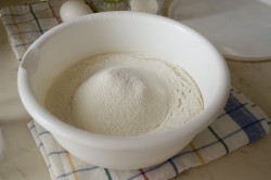 оладьи на кислом молоке и дрожжах сухих рецепт. oladi iz prokisshego moloka pyshnye 1474038735 fe 4 min. оладьи на кислом молоке и дрожжах сухих рецепт фото. оладьи на кислом молоке и дрожжах сухих рецепт-oladi iz prokisshego moloka pyshnye 1474038735 fe 4 min. картинка оладьи на кислом молоке и дрожжах сухих рецепт. картинка oladi iz prokisshego moloka pyshnye 1474038735 fe 4 min. Часто хозяйки не успевают использовать свежее молоко, и оно прокисает. А может оказаться и так, что покупая продукт в магазине, мы в спешке не обращаем внимания на информацию на упаковке и приобретаем просроченный товар. Не стоит расстраиваться и избавляться от продукта, ведь можно приготовить пышные оладьи на кислом молоке с дрожжами, которые прекрасно подойдут для завтрака и понравятся и взрослым, и детям.