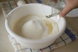 оладьи на кислом молоке и дрожжах сухих рецепт. oladi iz prokisshego moloka pyshnye 1474038735 fe 6 min. оладьи на кислом молоке и дрожжах сухих рецепт фото. оладьи на кислом молоке и дрожжах сухих рецепт-oladi iz prokisshego moloka pyshnye 1474038735 fe 6 min. картинка оладьи на кислом молоке и дрожжах сухих рецепт. картинка oladi iz prokisshego moloka pyshnye 1474038735 fe 6 min. Часто хозяйки не успевают использовать свежее молоко, и оно прокисает. А может оказаться и так, что покупая продукт в магазине, мы в спешке не обращаем внимания на информацию на упаковке и приобретаем просроченный товар. Не стоит расстраиваться и избавляться от продукта, ведь можно приготовить пышные оладьи на кислом молоке с дрожжами, которые прекрасно подойдут для завтрака и понравятся и взрослым, и детям.