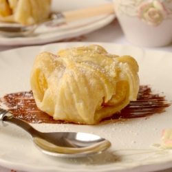 Мандарины и яблоки рецепт. sloiki s shokoladom i mandarinami iz sloenogo testa 1480709719 0 min. Мандарины и яблоки рецепт фото. Мандарины и яблоки рецепт-sloiki s shokoladom i mandarinami iz sloenogo testa 1480709719 0 min. картинка Мандарины и яблоки рецепт. картинка sloiki s shokoladom i mandarinami iz sloenogo testa 1480709719 0 min. Любите мандарины? Я их просто обожаю! И сегодня предлагаю всем фанатам этого цитрусового приготовить удивительную шарлотку. Да, да, из мандаринов в сочетании с разными добавками – яблоками, шоколадом и бананами.