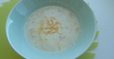 Суп пюре из сельдерея с твердым сыром и сметаной