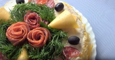 Закусочный торт Наполеон с ветчиной, сыром и грибами