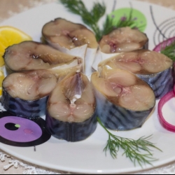 Как быстро засолить скумбрию Как быстро засолить скумбрию