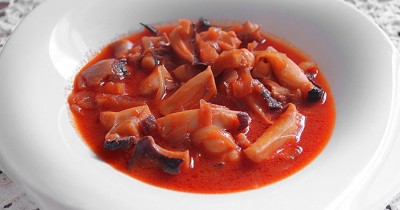 Каракатица в томатном соусе