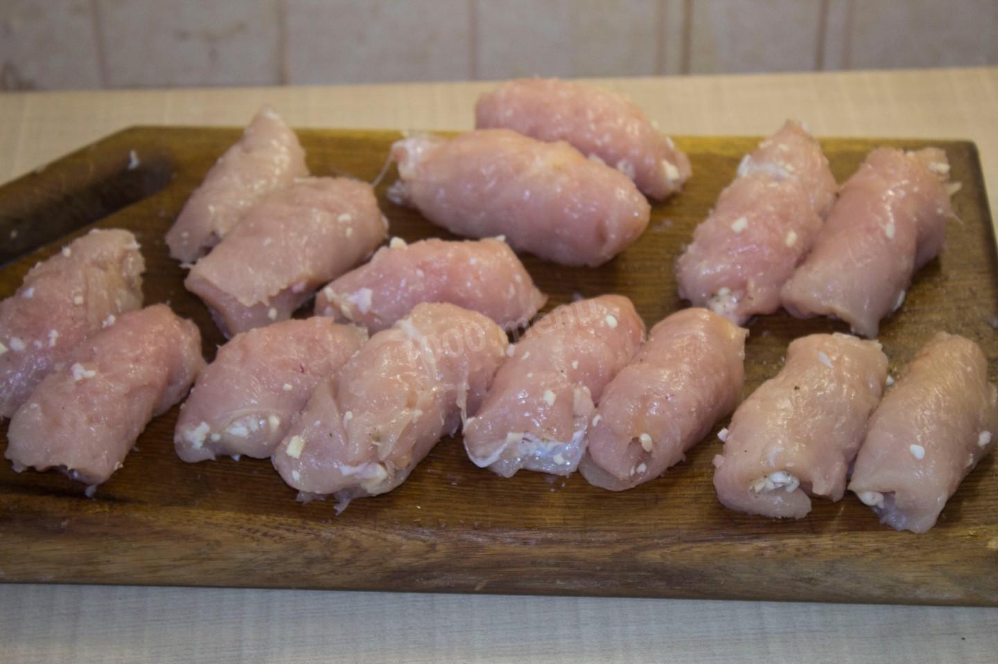 Свиные пальчики рецепт. Куриные пальчики с начинкой. Мясные пальчики. Пальчики из куриного филе с начинкой. Свиные пальчики.
