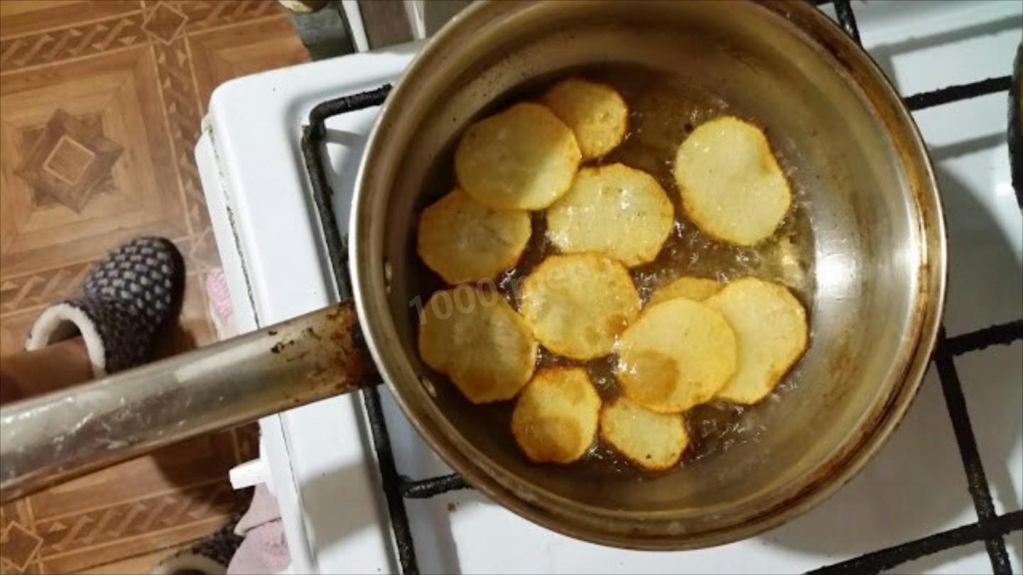 Рецепты в кипящем масле. Кипящее масло. Лук в кипящем масле. Картофелем, поджаренным в кипящем масле. Сыр в кипящем масле.