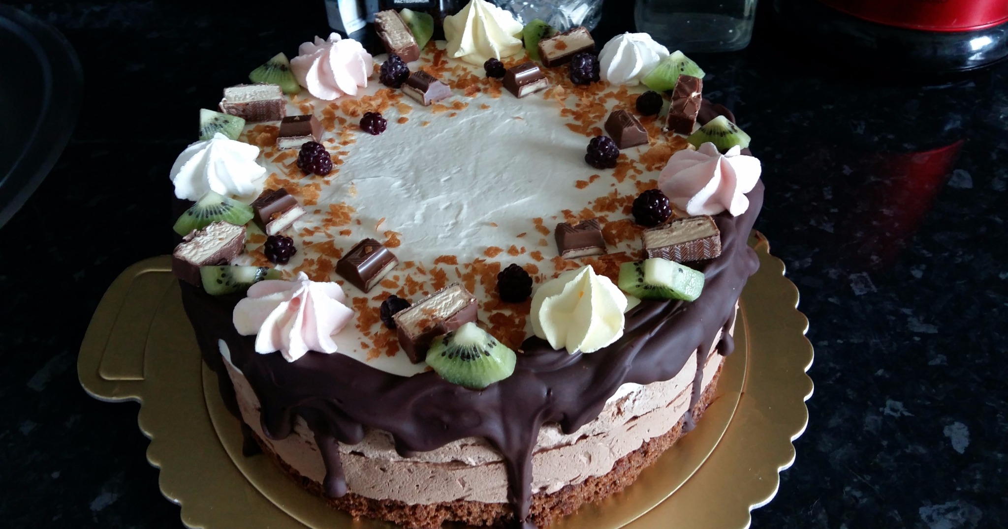 Торт Три шоколада с ванилью, бейлисом и фруктами рецепт с фото - 1000.menu