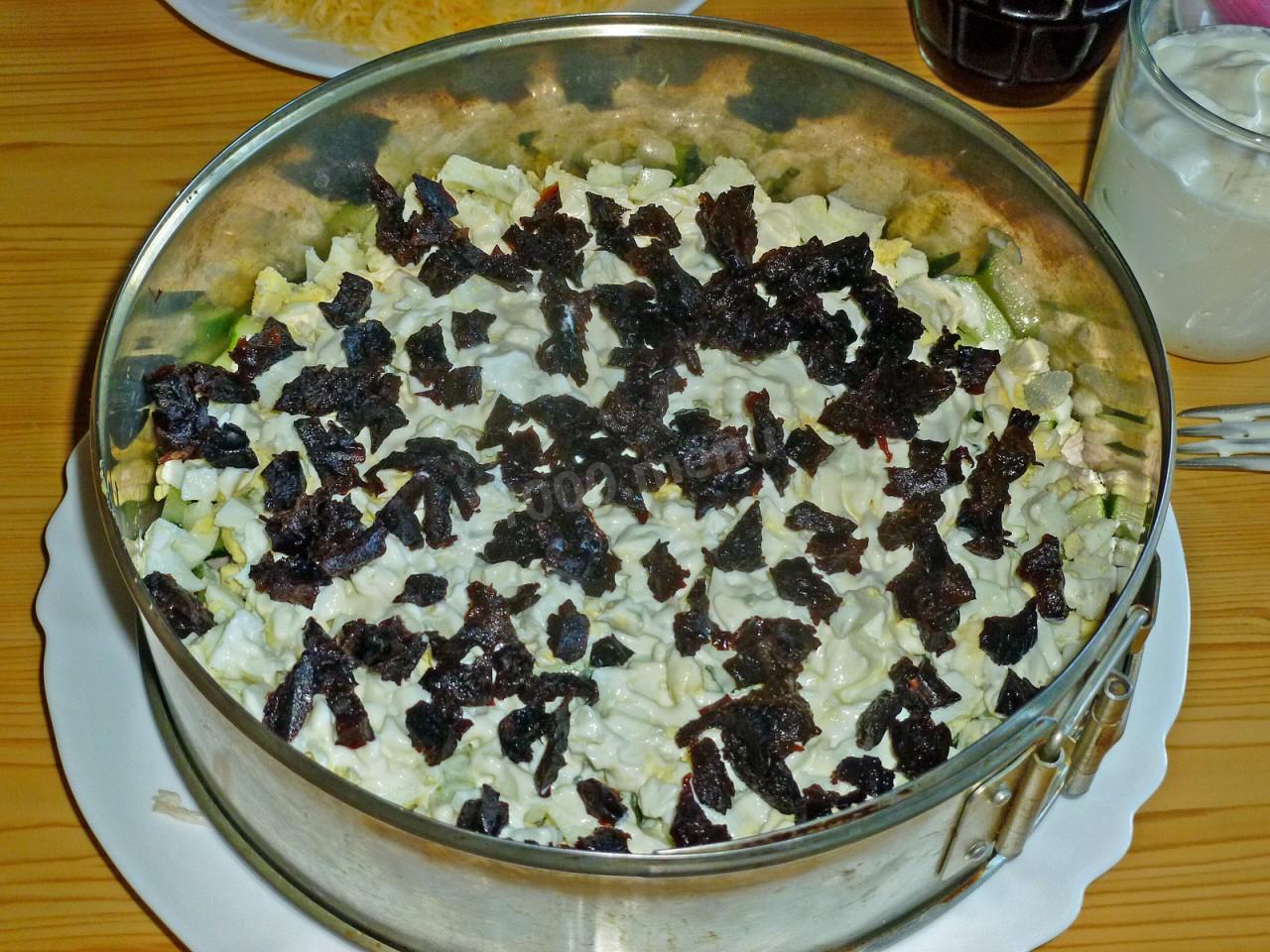 Дамский салат с черносливом