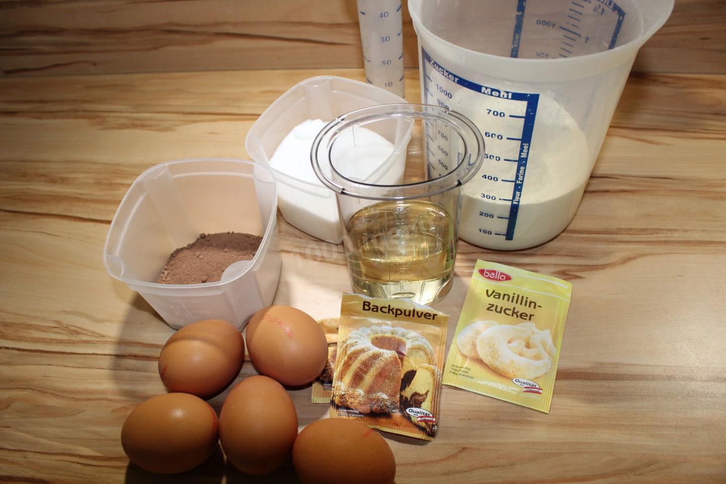 Мука яйца ваниль. Вырезать яйца, муку, сахар из фоамирана.
