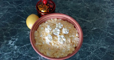 Сытный салат с вареными грудками и кукурузой