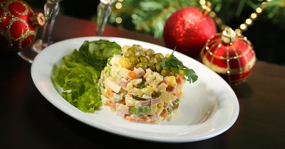 Классический новогодний салат оливье