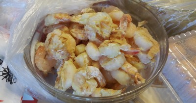 Кальмары и креветки в панировке