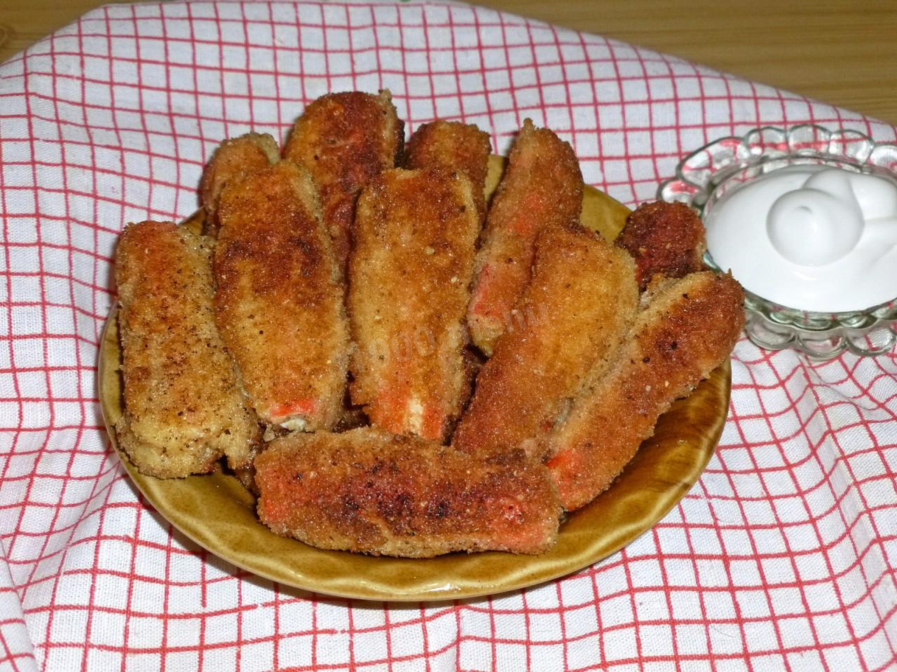 Крабовые палочки в кляре с сыром и чесноком и майонезом рецепт с фото