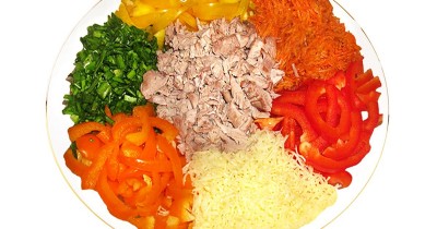 Салат козел в огороде с курицей