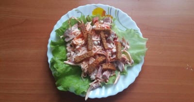 Салат с сервелатом и корейской морковью