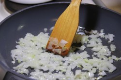 суп гороховый с копченостями куриными рецепт. goroxovyi sup s kopchyonymi ryobryshkami i kuricei 1511881393 5 min. суп гороховый с копченостями куриными рецепт фото. суп гороховый с копченостями куриными рецепт-goroxovyi sup s kopchyonymi ryobryshkami i kuricei 1511881393 5 min. картинка суп гороховый с копченостями куриными рецепт. картинка goroxovyi sup s kopchyonymi ryobryshkami i kuricei 1511881393 5 min. Сытный, густой, ароматный, наивкуснейший! Суп гороховый с копчеными ребрами и курицей — рецепт первого блюда, который варят и любят практически в каждой семье. Данный суп готовится на курином бульоне, а копченостей добавляется больше, благодаря чему он получается очень насыщенным по вкусу.