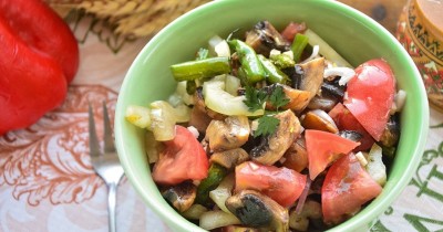 Веганский салат с грибами и фасолью