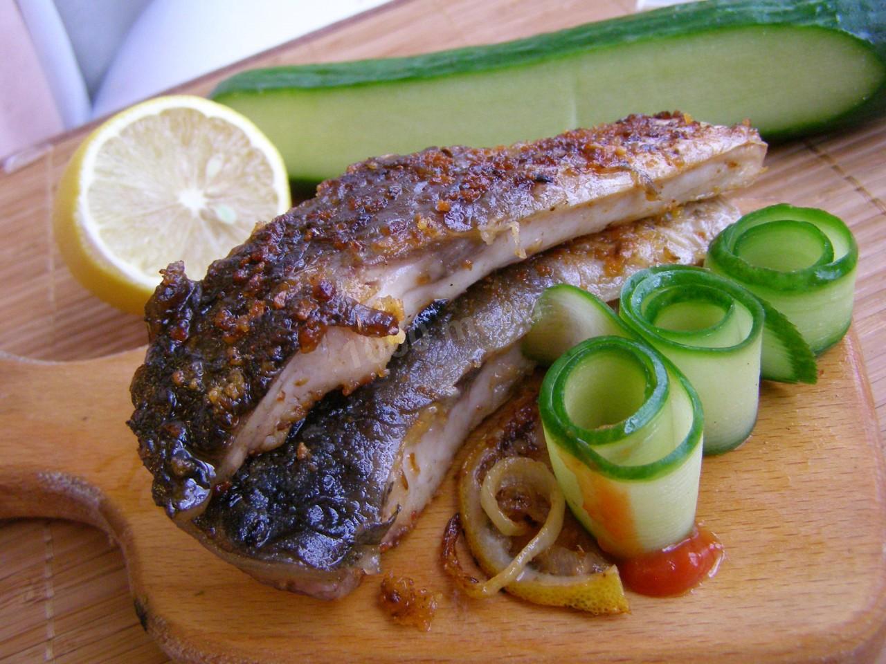 Сазан блюда. Жареная рыба сазан. Сазан в сухарях на сковороде. Как вкусно приготовить сазана на сковороде
