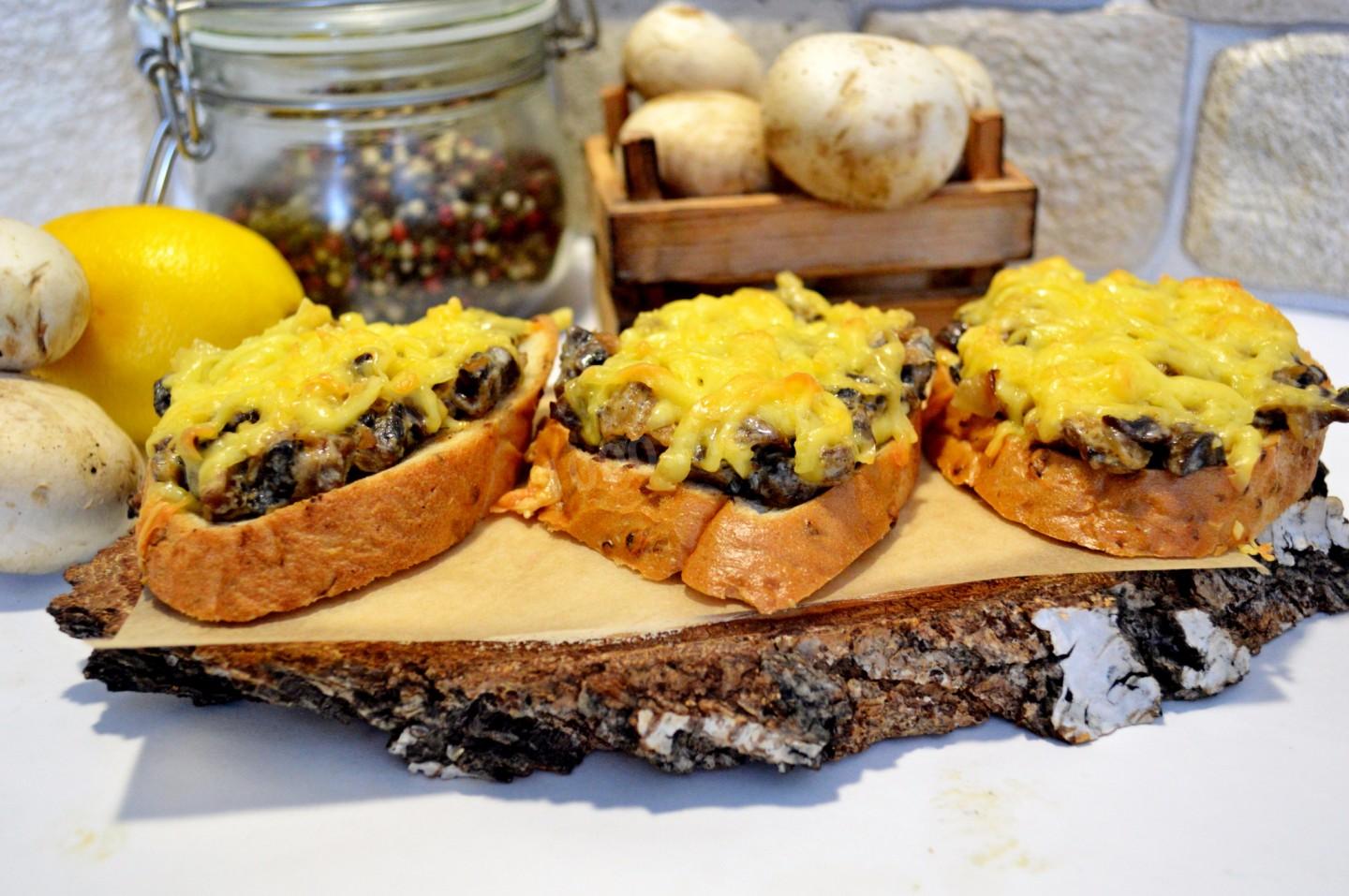 Горячие бутерброды с грибами и луком - вкусный и простой рецепт