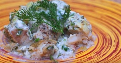 Судак со сметанным соусом и брюссельской капустой