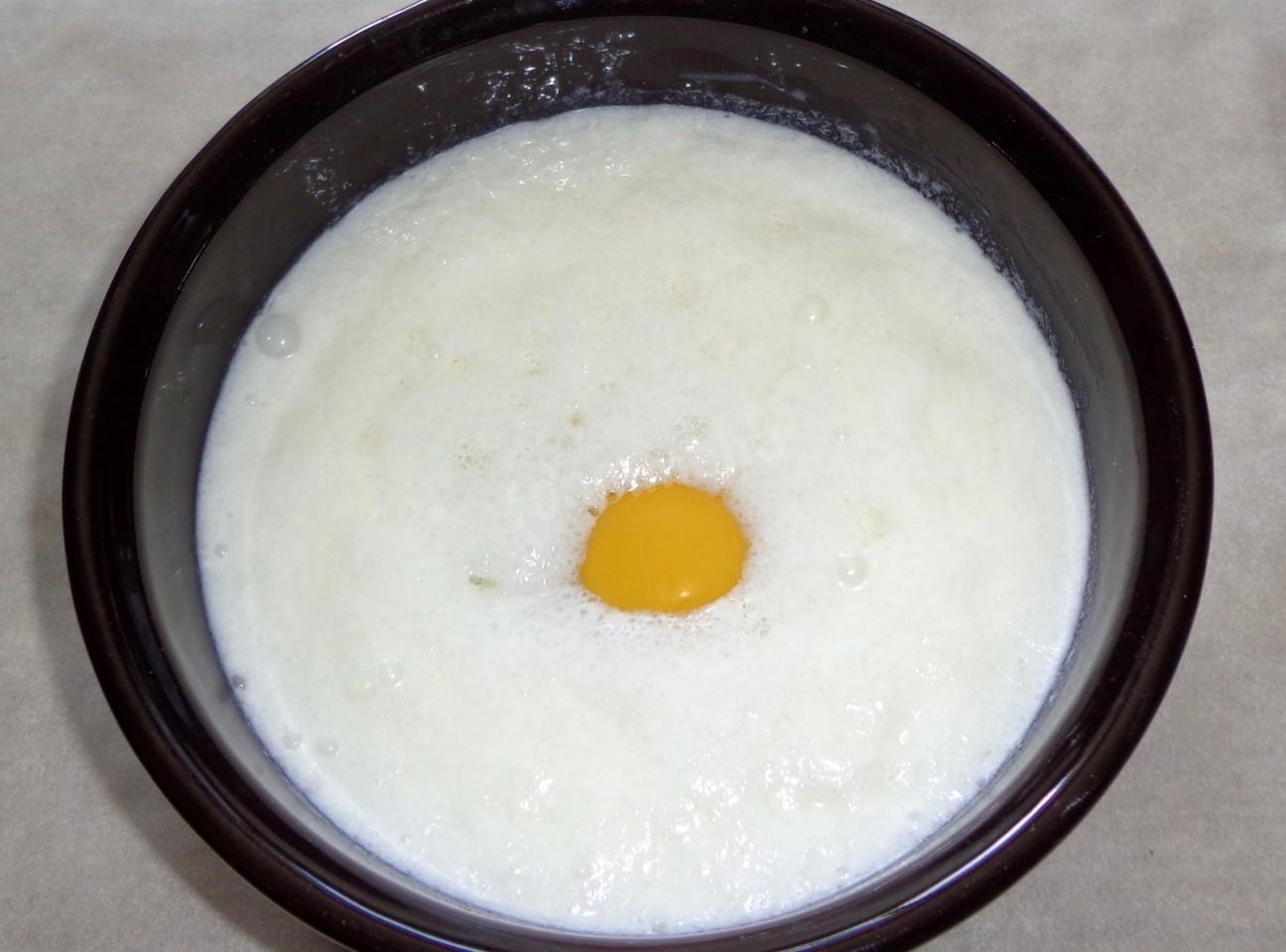 Размешанные яйца на сковороде. Пустышки на кефире жареные на сковороде. Рецепт на кефире на сковороде жареные. Кефир жареный в масле