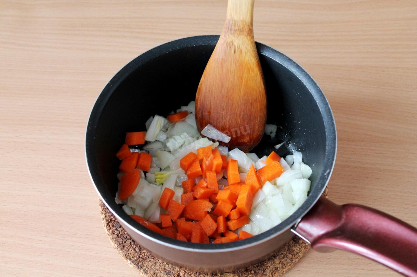 Тушеный лук рецепт. Как потушить морковь и тыкву. Лук тушеный вызывает газообразование?. Мойка тушёная с луком.