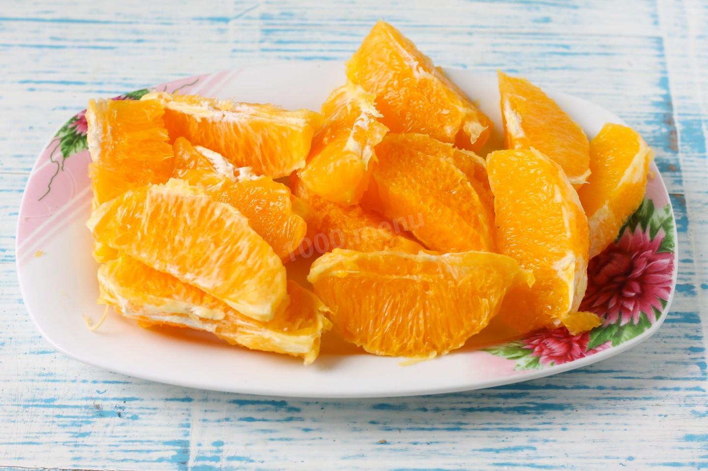 Печеные апельсины. Очищенный апельсин. Жареный апельсин целиком. Апельсин целиковый или дольками. Апельсины очистим от цедры.