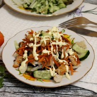 Салат с корейской морковью и сухариками