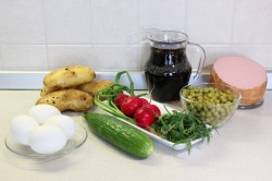 Окрошка рецепт с горошком. okroshka klassicheskaya na kvase s kolbasoi 1528139808 6 min. Окрошка рецепт с горошком фото. Окрошка рецепт с горошком-okroshka klassicheskaya na kvase s kolbasoi 1528139808 6 min. картинка Окрошка рецепт с горошком. картинка okroshka klassicheskaya na kvase s kolbasoi 1528139808 6 min. Самые разнообразные холодные супы — холодник, ботвинья, тюря, как часть русской кулинарной культуры, не слишком популярны в наше время.