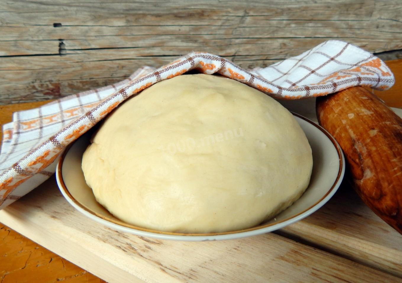 Тесто на воде для лепешек на сковороде. Шотис Пури грузинский. Тесто для лепешек. Тесто на лепешки на воде. Хлеб лепешка.